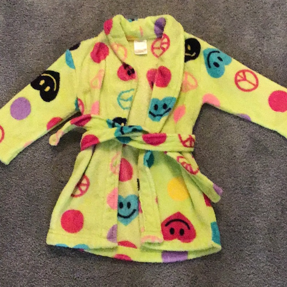 Peace and Hearts Robe - Picture 2 of 7